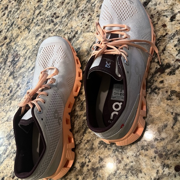 ON Cloud X Training Shoe 9.5 Silver/Almond - Picture 4 of 9